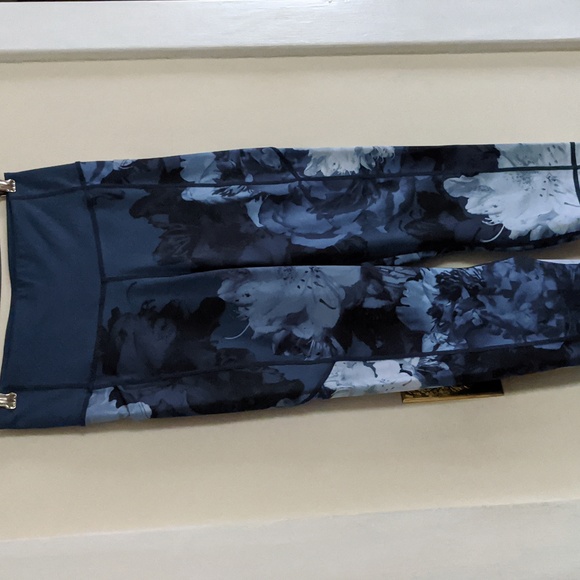 NWoTs Dharma Bums Capri Leggings 8 - Picture 3 of 10